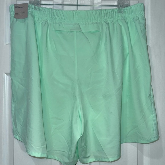 Nike Challenger Women’s Dri-FIT Running Shorts XXL Mint-light Green - Picture 2 of 12